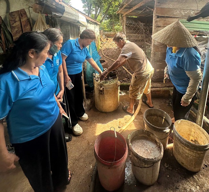 Thực hiện chiến dịch khử trùng, tiêu độc môi trường ở Buôn Ma Thuột - Ảnh 1.