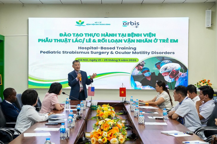 Hơn 30 trẻ mắc lác và rối loạn vận nhãn được khám, điều trị miễn phí- Ảnh 3.