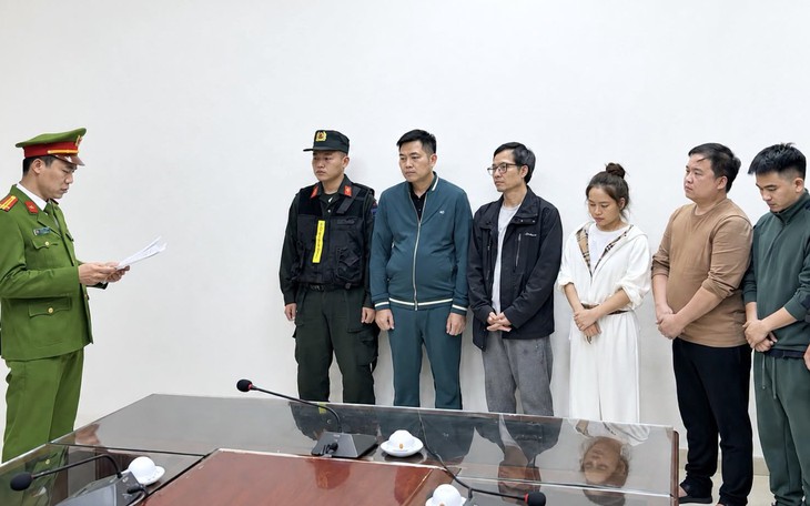 Phát hiện ma túy khi kiểm tra hành chính nhân viên giao hàng - Ảnh 3.