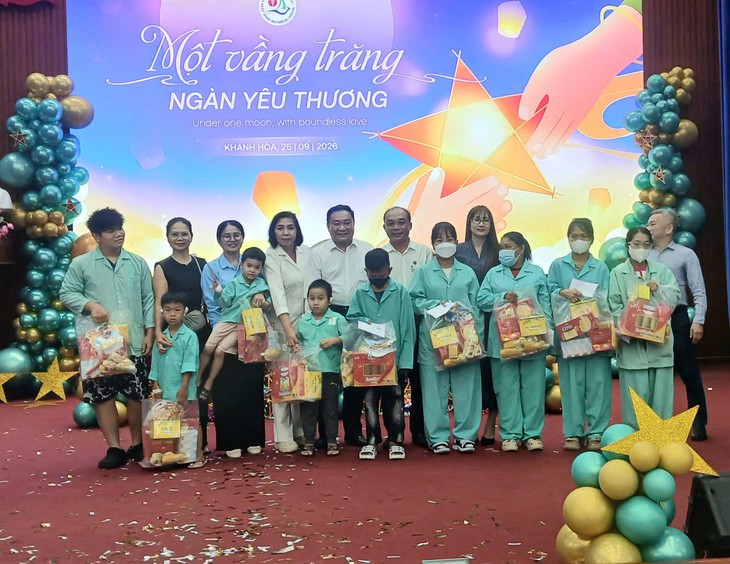 Trung thu ấm áp cho bệnh nhi ở Khánh Hòa- Ảnh 2.