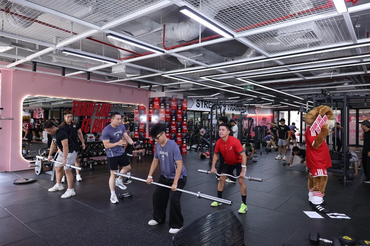 Train Like FC Bayern khuấy động cộng đồng yêu thể thao tại Hà Nội- Ảnh 1.