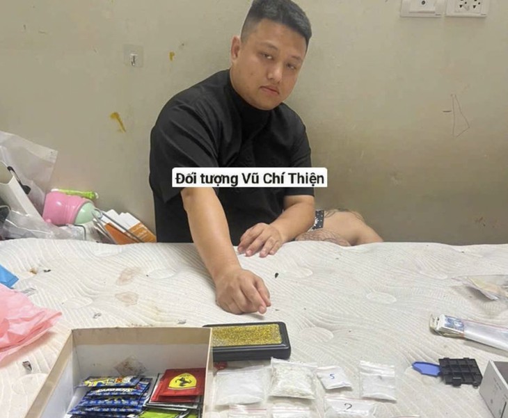 Phát hiện ma túy khi kiểm tra hành chính nhân viên giao hàng - Ảnh 1.