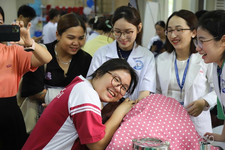 Trước kỳ thi quốc gia đánh giá năng lực hành nghề, làm sao để bác sĩ thực sự 'làm được'?- Ảnh 2.