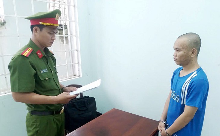 ‘Quái xế’ tăng ga đâm trực diện chiến sĩ CSGT- Ảnh 1.