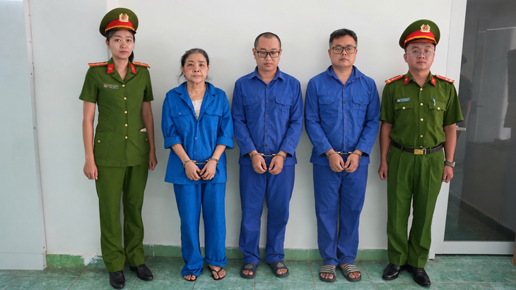 TPHCM: Khởi tố 3 đối tượng in chui 21.000 quyển sách trái phép - Ảnh 1.