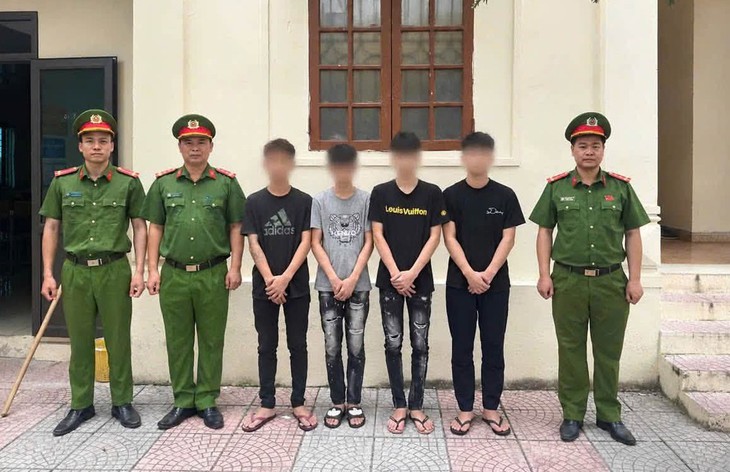 Thua 'kèo', nam thanh niên phát livestream xâm phạm mồ mả- Ảnh 1.