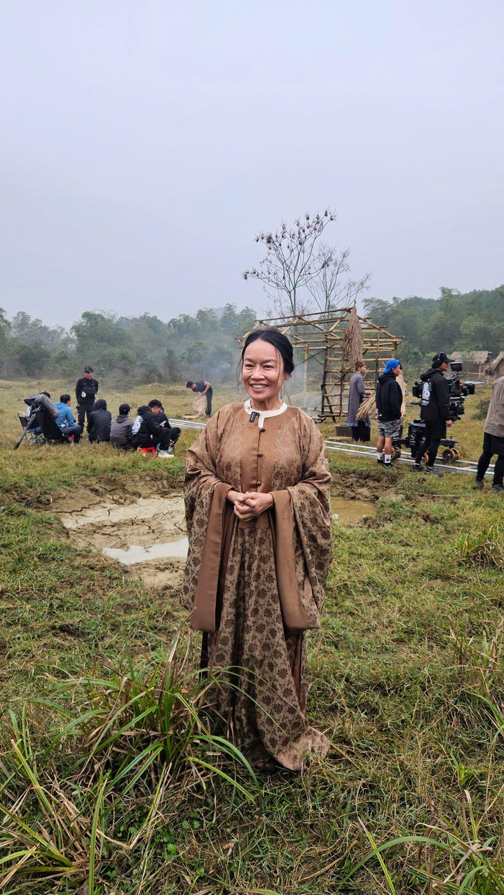 Nghệ sĩ Tú Oanh ở tuổi U60: Tôi không thấy mình đang lao động vất vả, vì làm việc cũng là cách để tận hưởng- Ảnh 1.