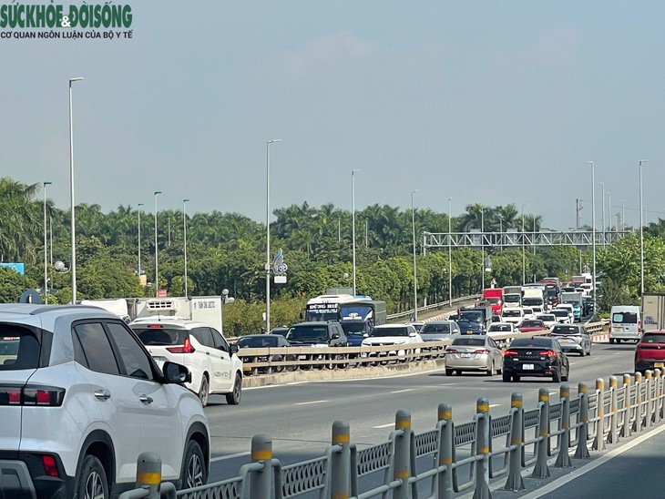 Cầu Nhật Tân ùn ứ hướng vào nội đô sáng đầu tuần- Ảnh 1.