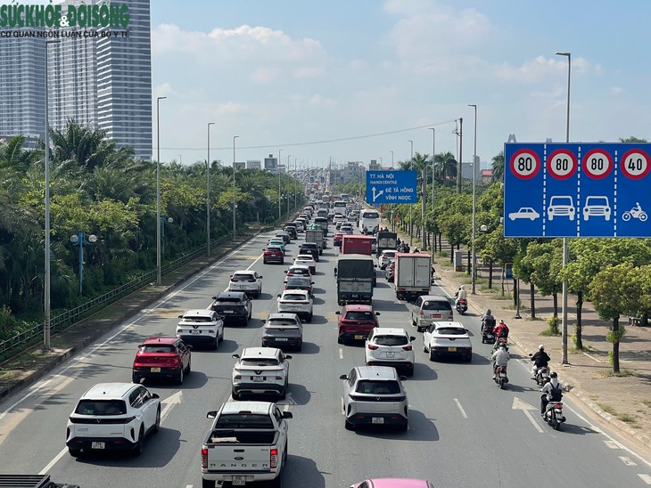 Cầu Nhật Tân ùn ứ hướng vào nội đô sáng đầu tuần- Ảnh 2.
