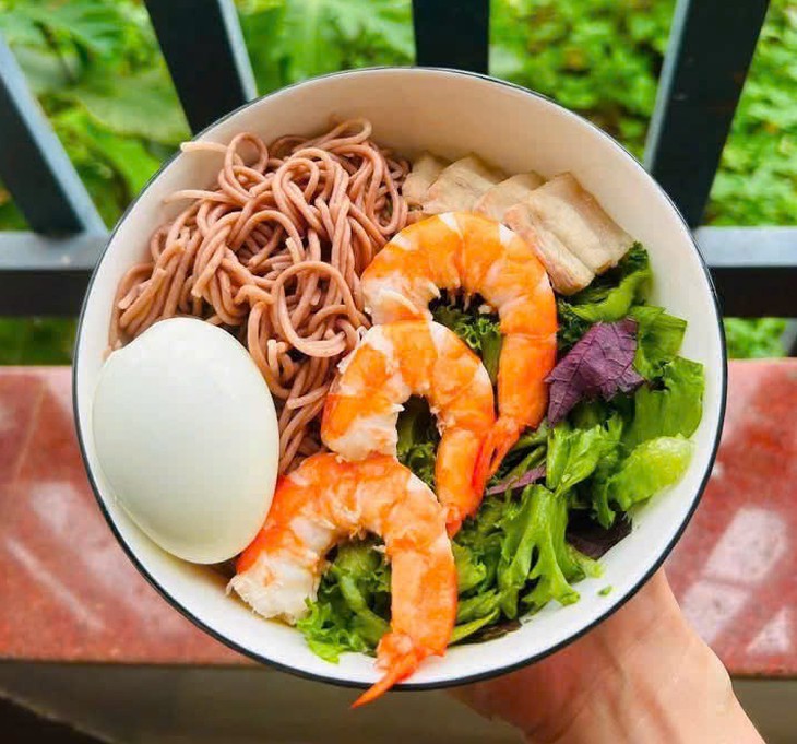 Mẹo thêm chất xơ vào chế độ ăn cho người sau tuổi 70 - Ảnh 1.