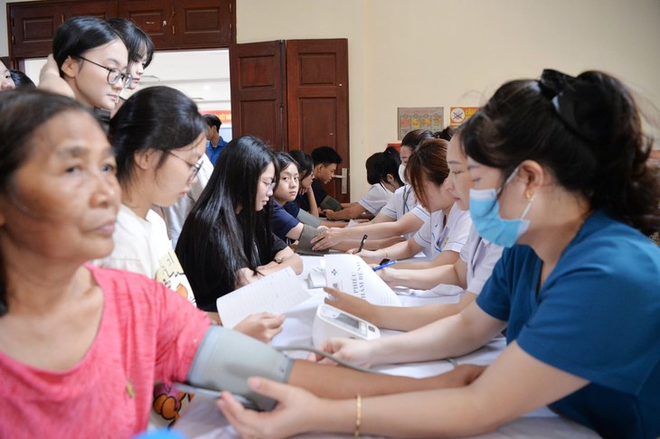 Người Việt ăn quá mặn, bệnh tăng huyết áp, tim mạch chực chờ - Ảnh 1.