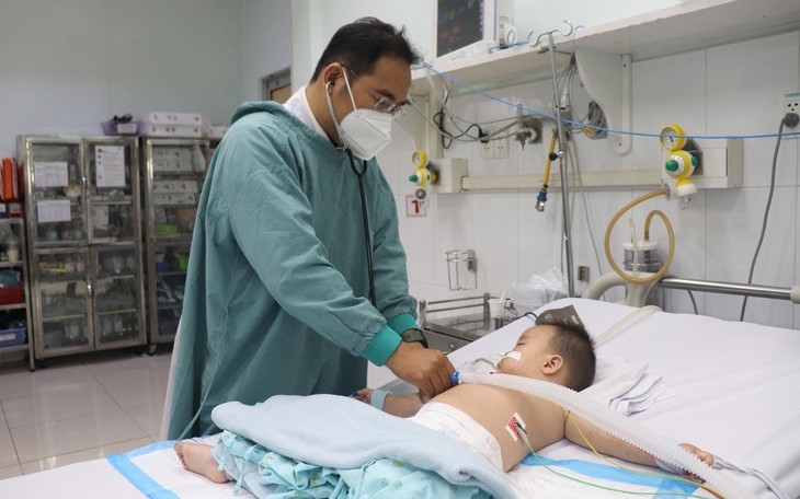 TPHCM: Tay chân miệng tăng gần 48%, sốt xuất huyết vẫn ở mức cao- Ảnh 2.
