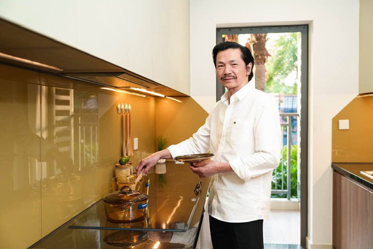 NSND Trung Anh ở tuổi hưu vẫn miệt mài với nghề, cân bằng giữa giảng đường và phim trường- Ảnh 4.
