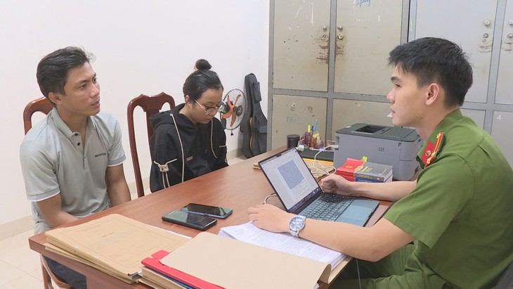 Cặp tình nhân chuyên tạo biên lai chuyển khoản giả để lừa đảo- Ảnh 1.