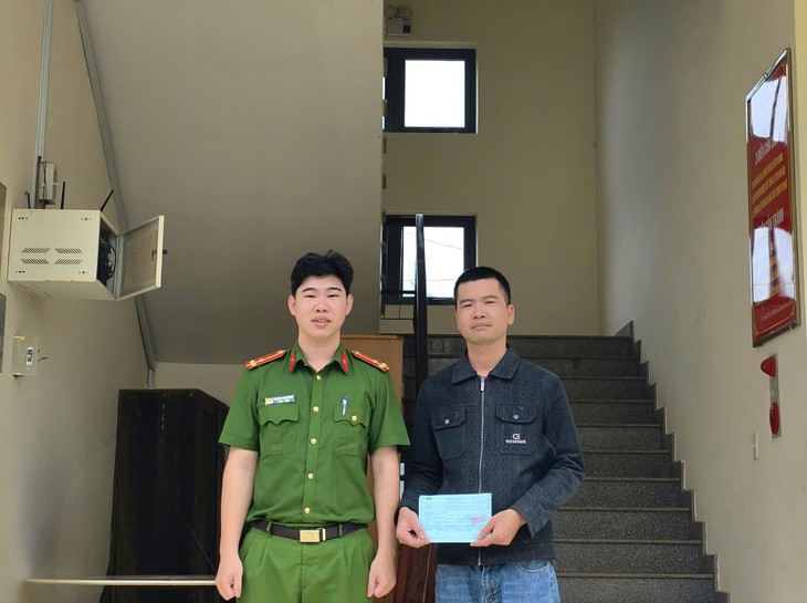 Nhận được 1 tỷ vào tài khoản, người đàn ông lập tức báo công an- Ảnh 1.