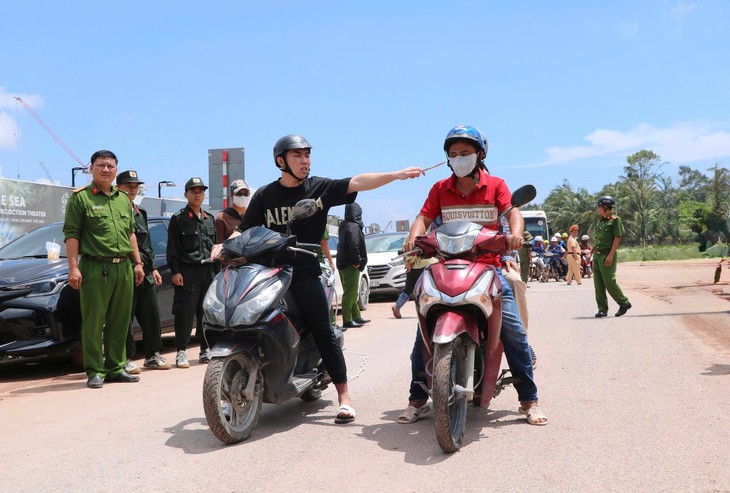 Thực nghiệm điều tra vụ án Trương Quốc Đạt giết người yêu và tình địch- Ảnh 1.