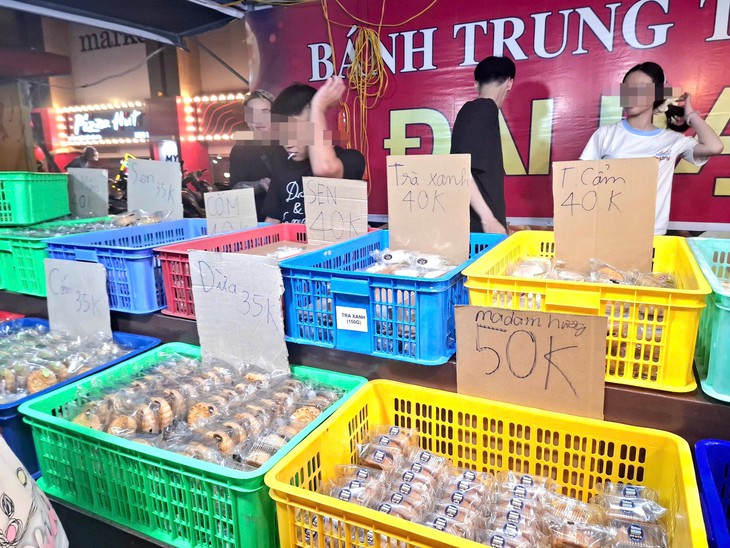 Sau Trung thu, bánh 'đại hạ giá' vẫn ế ẩm- Ảnh 2.