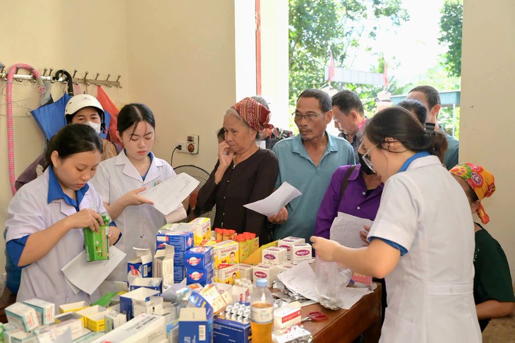 Khám, cấp phát thuốc miễn phí cho 600 người dân vùng biên giới- Ảnh 5.