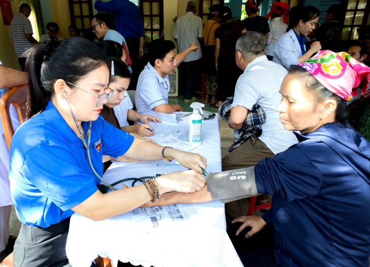 Khám, cấp phát thuốc miễn phí cho 600 người dân vùng biên giới- Ảnh 2.