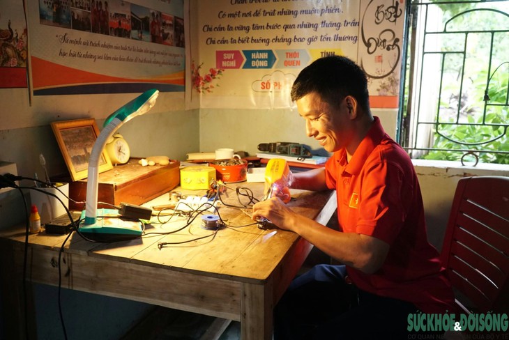 30 tuổi trở lại trường, nam sinh khuyết tật nhận giải 'Tỏa sáng nghị lực Việt'- Ảnh 1.