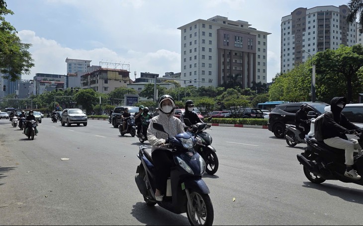 Không khí lạnh tràn về, nắng nóng vẫn chưa dứt ở miền Bắc- Ảnh 2.