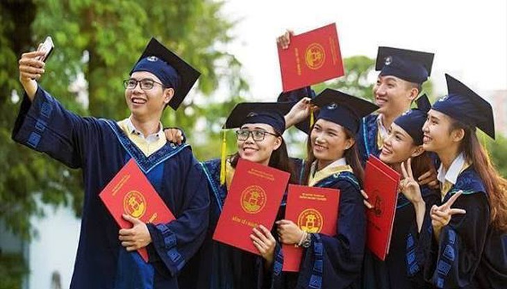 Bộ Giáo dục làm rõ đề xuất đào tạo thạc sĩ tập trung toàn thời gian- Ảnh 1.