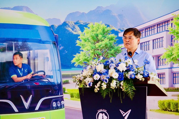 Quảng Ninh khai trương xe buýt điện miễn phí đưa đón học sinh đến trường- Ảnh 2.
