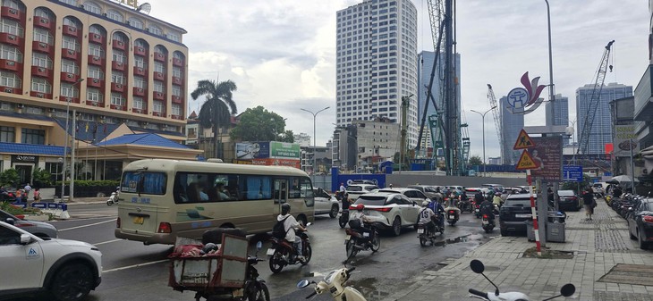 Điều chỉnh giao thông, các phương tiện đi qua Hoàng Cầu - Voi phục cần biết- Ảnh 1.