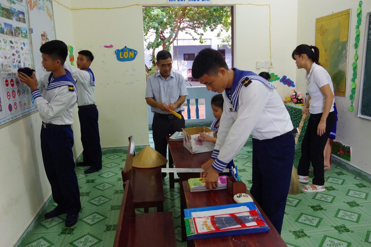 Giữa trùng khơi, Trường Sa rộn ràng trước giờ khai giảng- Ảnh 1.