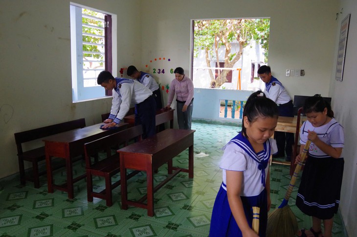 Giữa trùng khơi, Trường Sa rộn ràng trước giờ khai giảng- Ảnh 2.