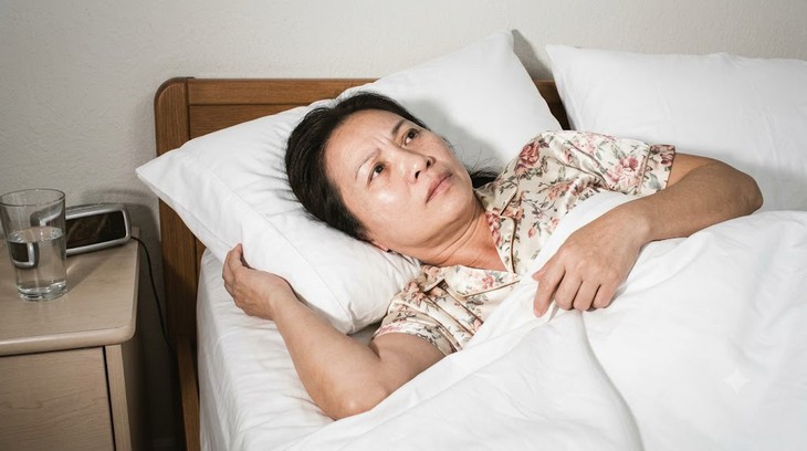 Thói quen cải thiện tình trạng ngủ kém tuổi trung niên - Ảnh 1.