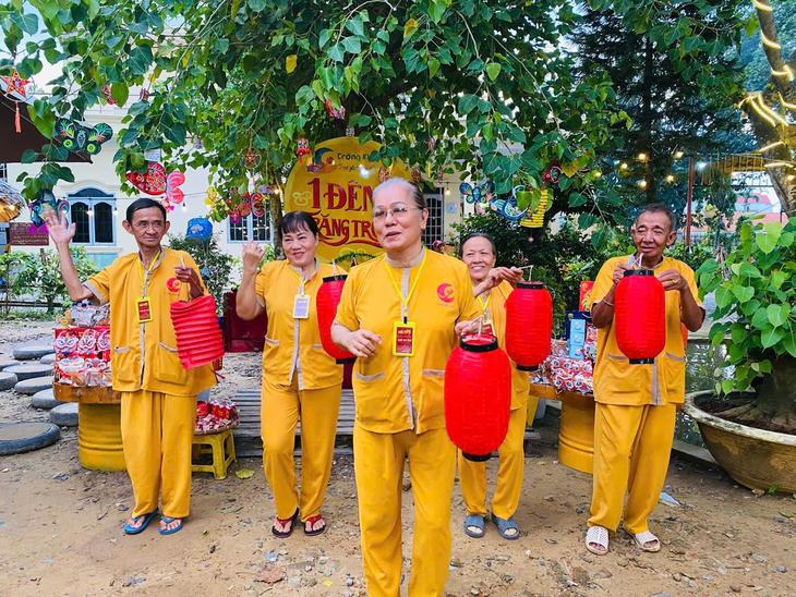 Quỹ Vầng Trăng Khuyết mang Trung Thu đến cho những phận đời thiếu một mái nhà- Ảnh 1.