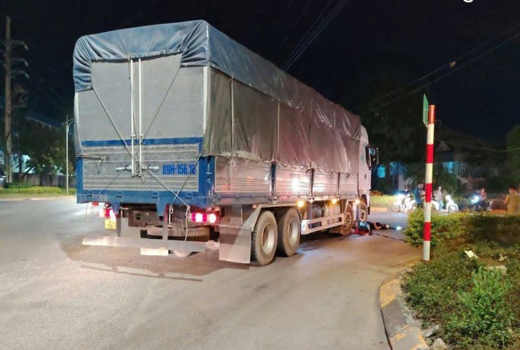 Mẹ và con trai tử vong thương tâm trong đêm sau va chạm ô tô tải- Ảnh 1.