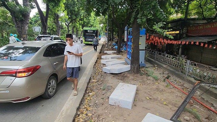 Đào vỉa hè đồng loạt, phố trung tâm Hà Nội thành ‘đại công trường’- Ảnh 10.