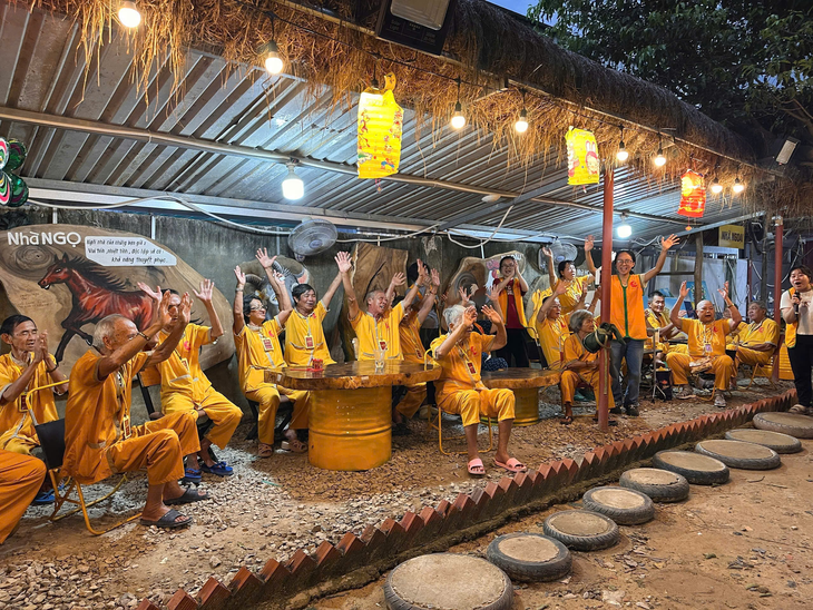 Quỹ Vầng Trăng Khuyết mang Trung Thu đến cho những phận đời thiếu một mái nhà- Ảnh 2.