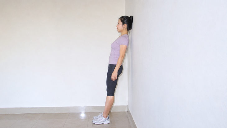 2 bài tập đơn giản tại nhà giúp cải thiện tư thế gù cổ - Ảnh 3.