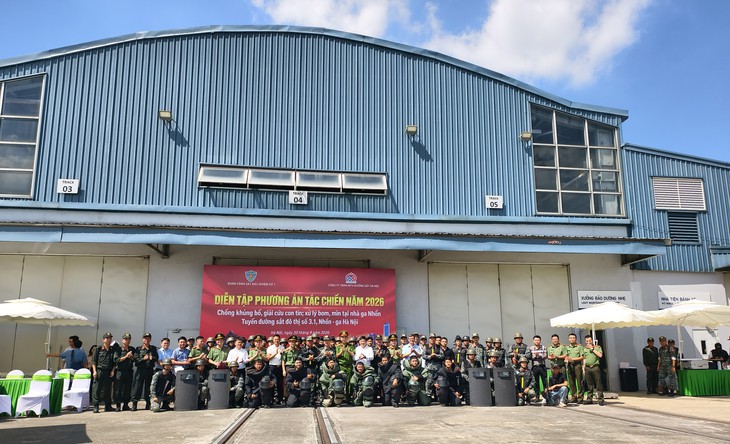 Hà Nội diễn tập xử lý tình huống khủng bố, giải cứu con tin tại Ga Nhổn - Ảnh 2.