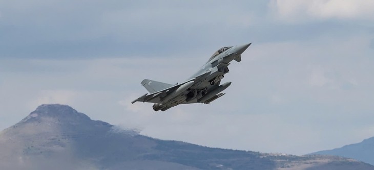 Chiến đấu cơ F-35 Mỹ gặp thách thức từ Typhoon châu Âu- Ảnh 1.