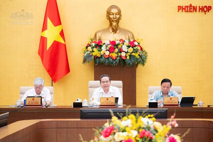 Ủy ban Thường vụ Quốc hội xem xét sửa đổi 3 luật về nhà ở, đất đai- Ảnh 1.