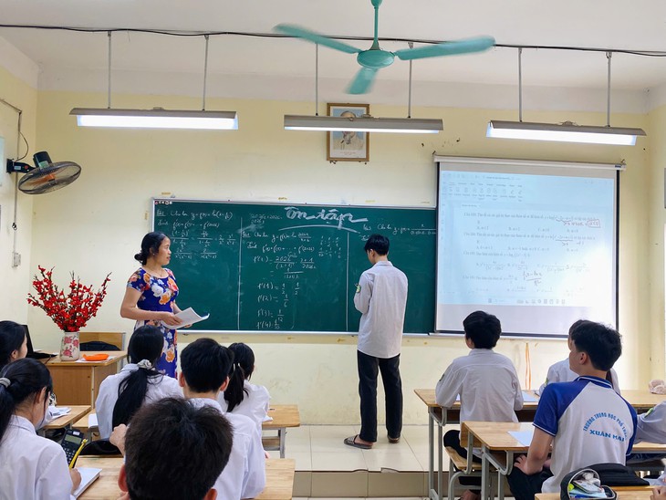 Không thi giáo viên, học sinh giỏi cấp trường để lấy thành tích - Ảnh 1.
