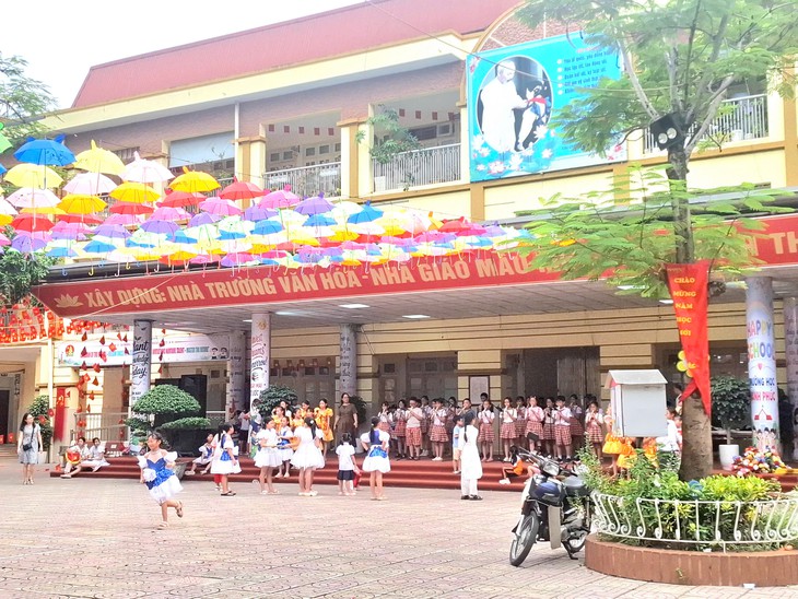 Cận khai giảng, nhiều nghề 'ăn theo' dễ kiếm tiền- Ảnh 4.