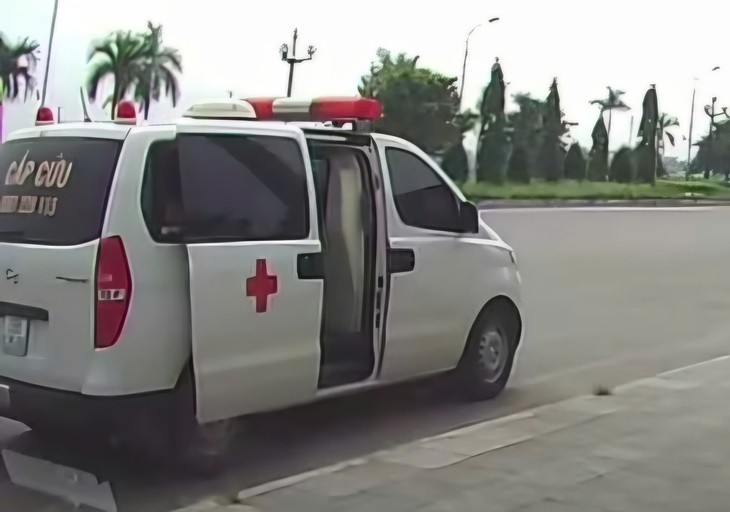 Diễn biến mới nhất vụ vận chuyển người bệnh tại Thanh Hóa- Ảnh 1.