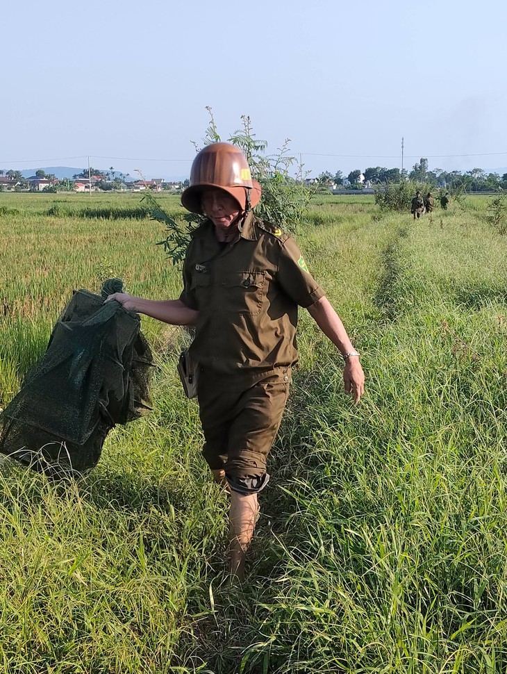 Phát hiện 'trận địa' bẫy chim giữa cánh đồng, thu 5.000m lưới
- Ảnh 2.