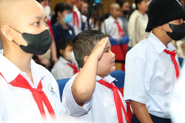 Hát cùng bệnh nhi, bác sĩ nhớ mùa khai giảng tuổi thơ- Ảnh 3.