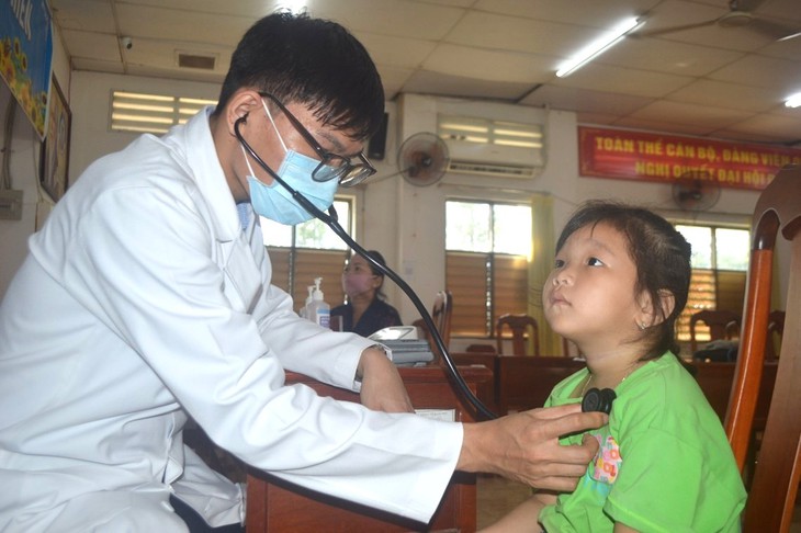 Bé 3 tháng tuổi được phát hiện bệnh tim khi khám miễn phí- Ảnh 1.