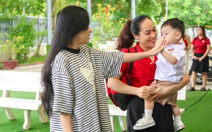 Kiên trì đưa học sinh dân tộc thiểu số trở lại lớp đầu năm học mới- Ảnh 5.