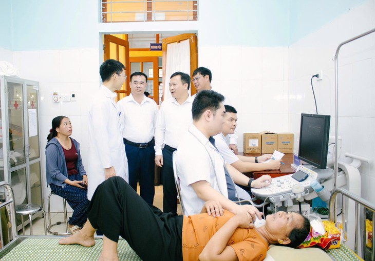 Đưa khám sàng lọc ung thư về tận xã miền núi
- Ảnh 1.
