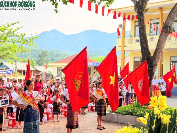 Học sinh từ đảo xa đến vùng biên viễn Quảng Trị mừng ngày tựu trường- Ảnh 2.