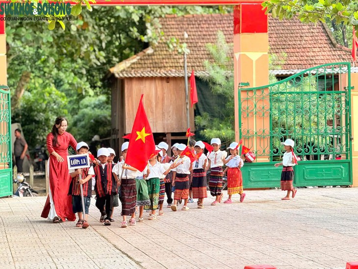 Học sinh từ đảo xa đến vùng biên viễn Quảng Trị mừng ngày tựu trường- Ảnh 3.