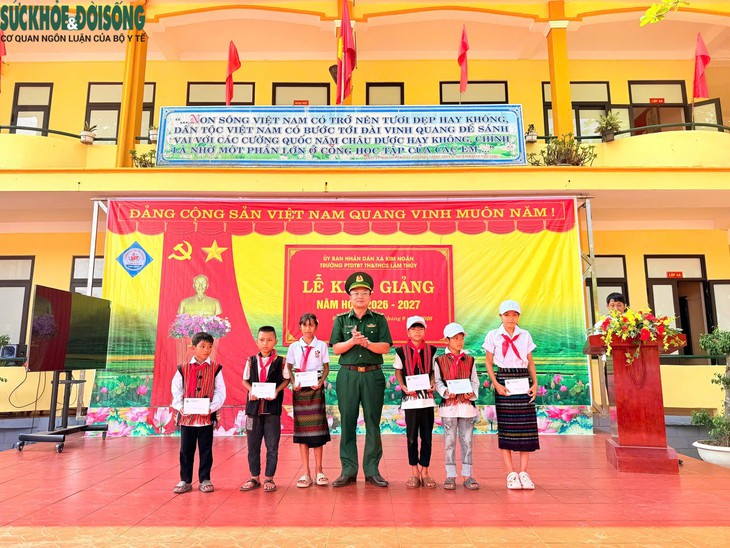 Học sinh từ đảo xa đến vùng biên viễn Quảng Trị mừng ngày tựu trường- Ảnh 7.